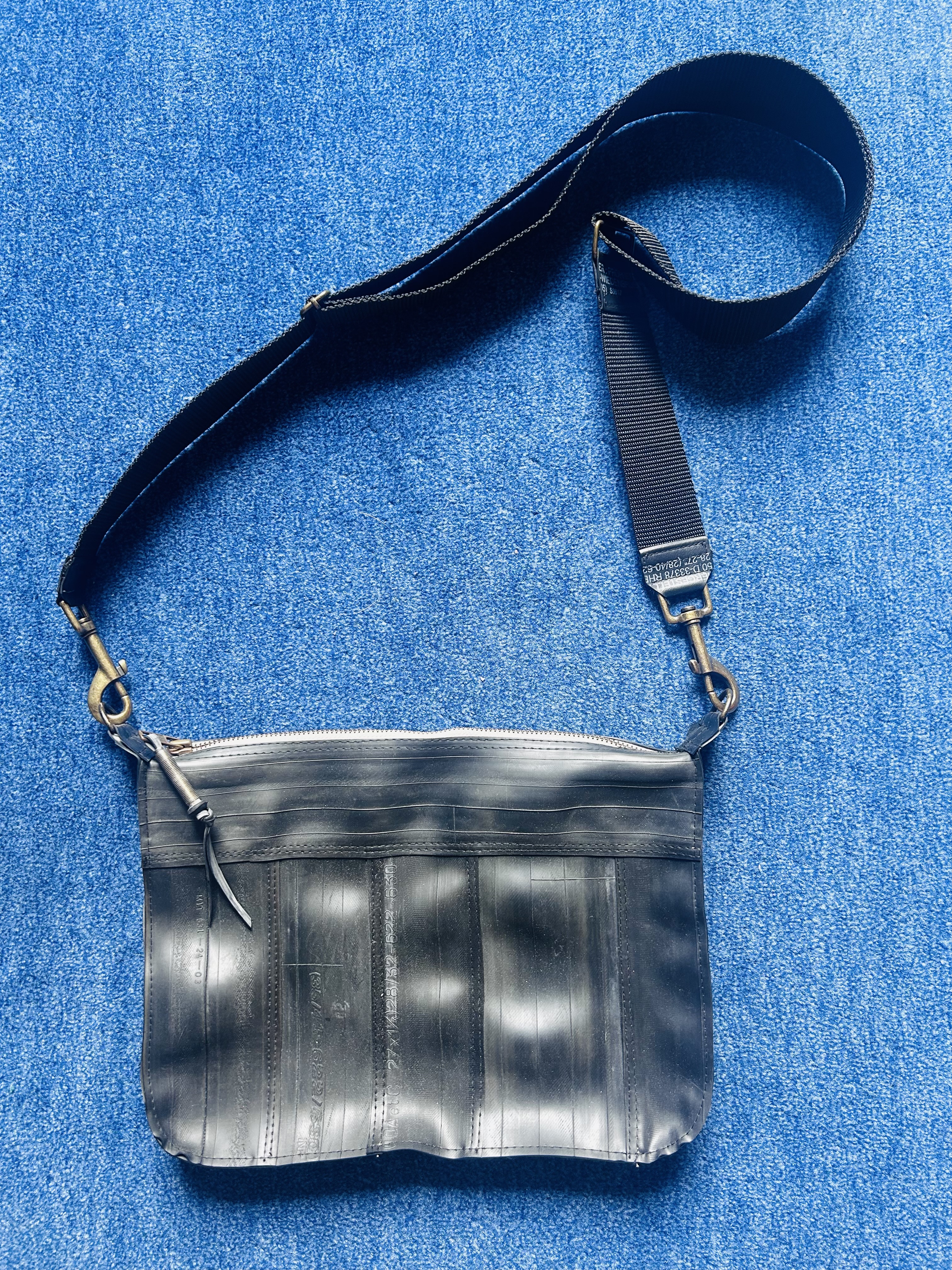 Handtasche "Das Rechteck" aus Fahrradschlauch