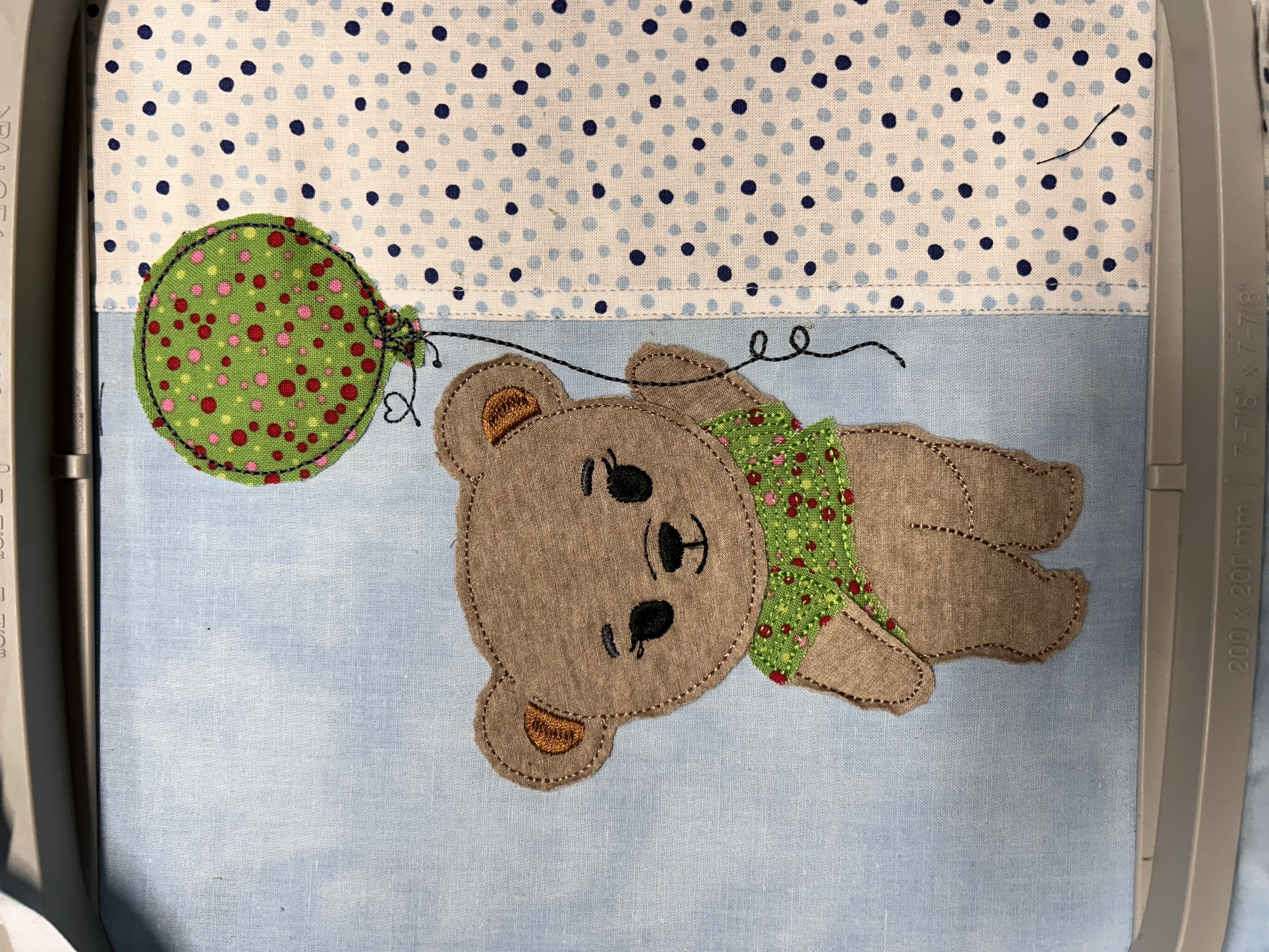 Stickdateien "Bär Ben mit Luftballon" Doodle - sofortiger Download