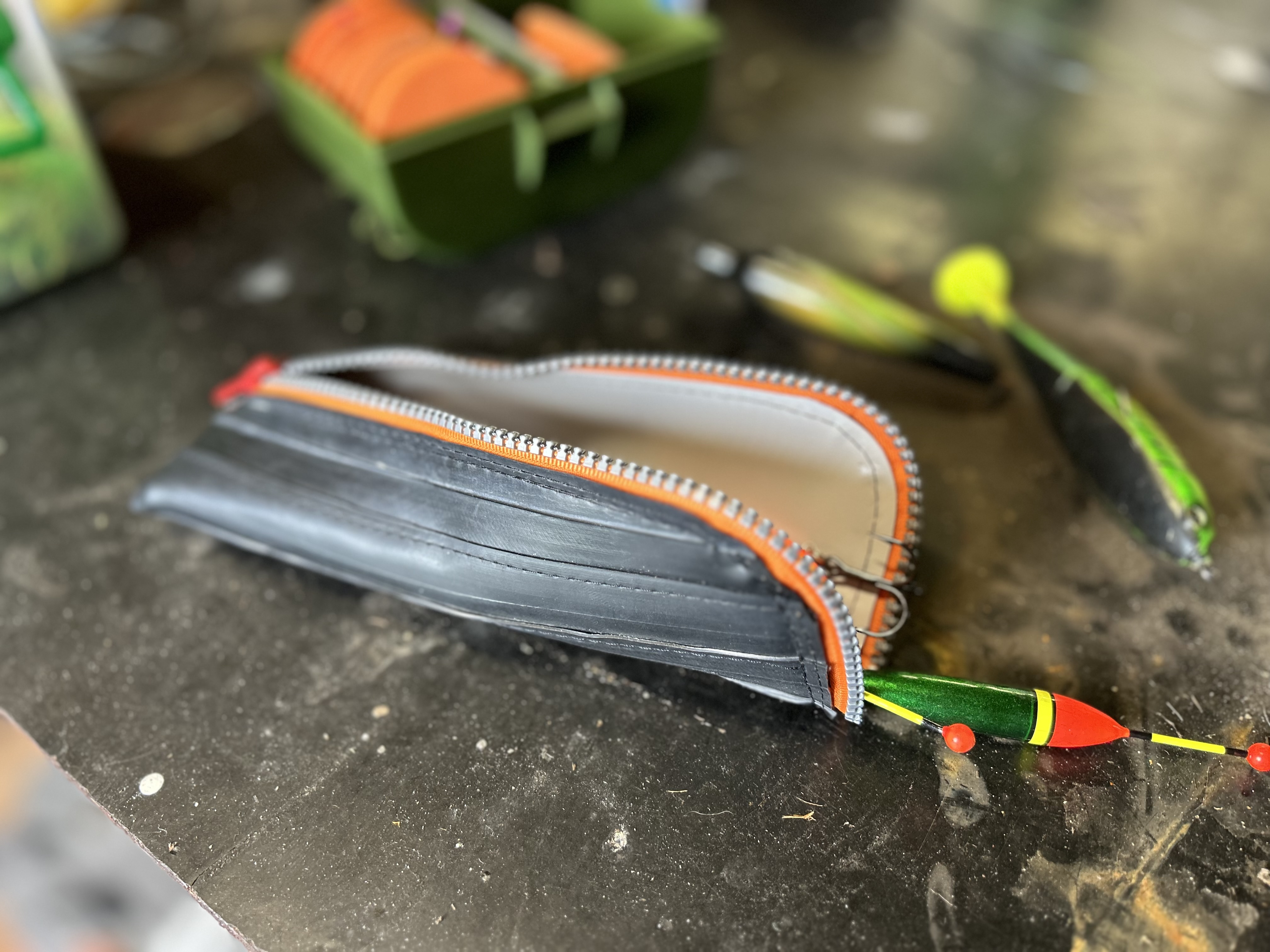 Etui "Stiftsammler 1" aus LKW-Plane und Fahrradschlauch